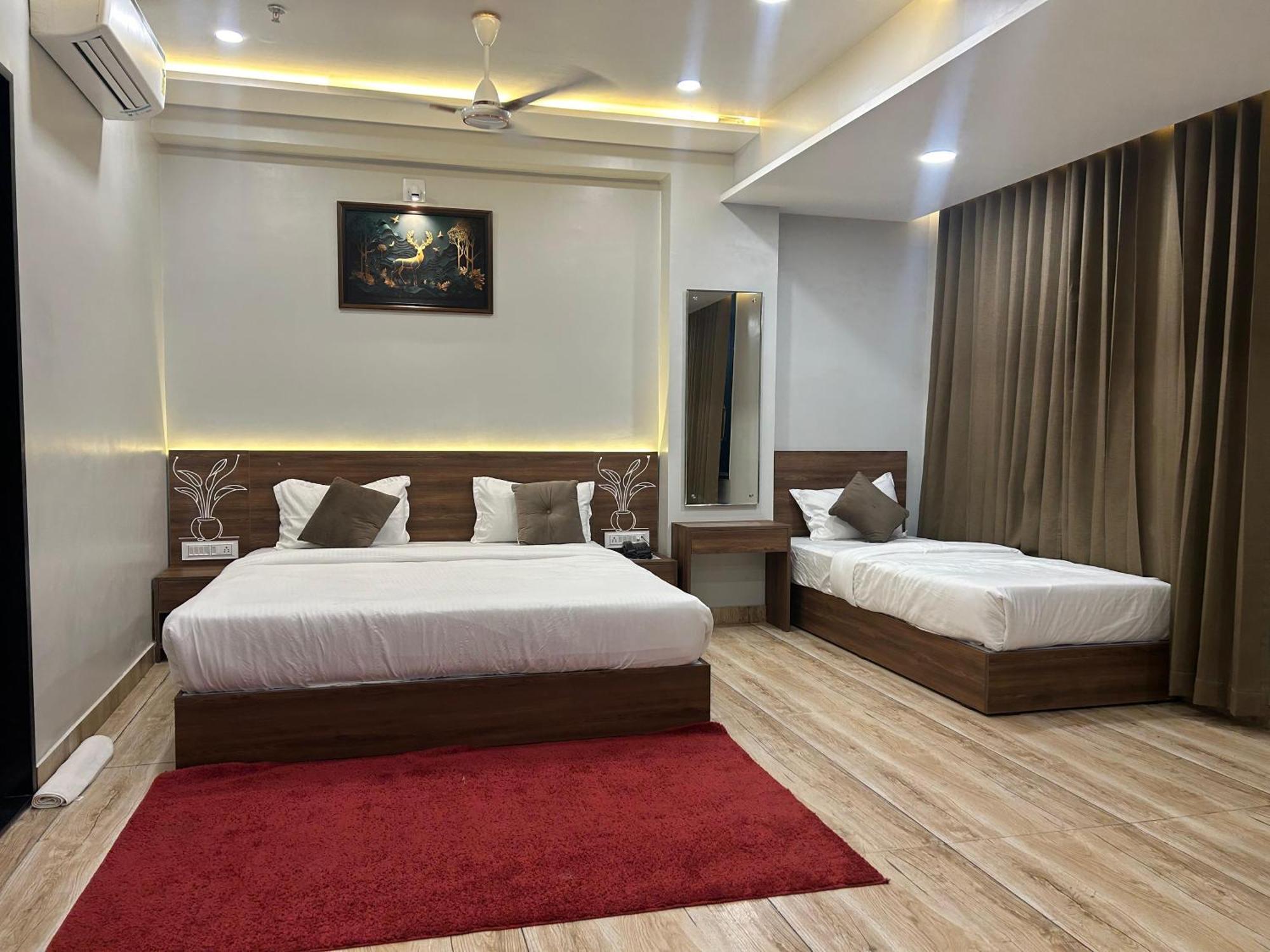 Hotel Holiday Icon Dwārka Kültér fotó
